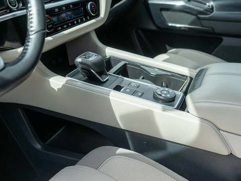 Used 2022 Nissan Pathfinder SV AWD/4WD image 25