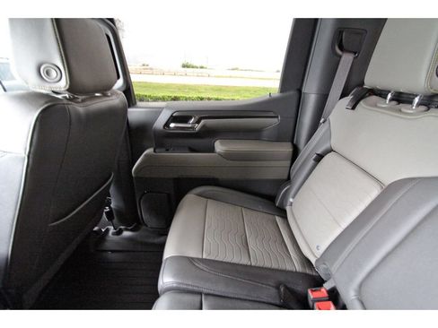 Used 2025 Chevrolet Silverado 1500 ZR2 w/ Technology Package AWD/4WD image 13