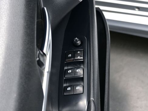 Used 2020 Toyota Camry SE FWD image 10