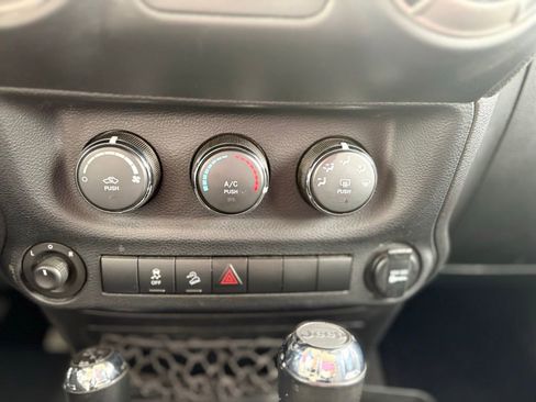 Used 2014 Jeep Wrangler Sport w/ Quick Order Package 24S AWD/4WD image 17