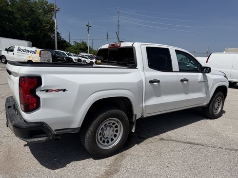 Used 2023 Chevrolet Colorado W/T AWD/4WD image 7