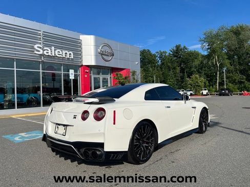 Used 2021 Nissan GT-R Premium AWD/4WD image 7