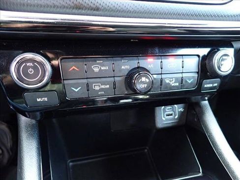 Used 2025 Jeep Compass Trailhawk AWD/4WD image 18