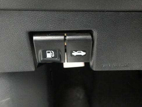 Used 2024 Nissan Kicks S image 25