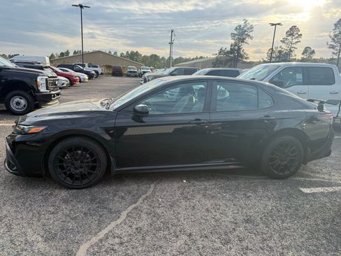 Used 2021 Toyota Camry SE w/ TRD Appearance Package (TMS) image 4