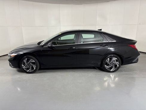 Used 2024 Hyundai Elantra Limited FWD image 5