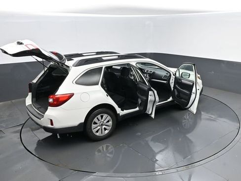 Used 2017 Subaru Outback 2.5i Premium image 28