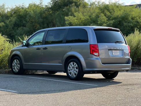 Used 2019 Dodge Grand Caravan SE image 6
