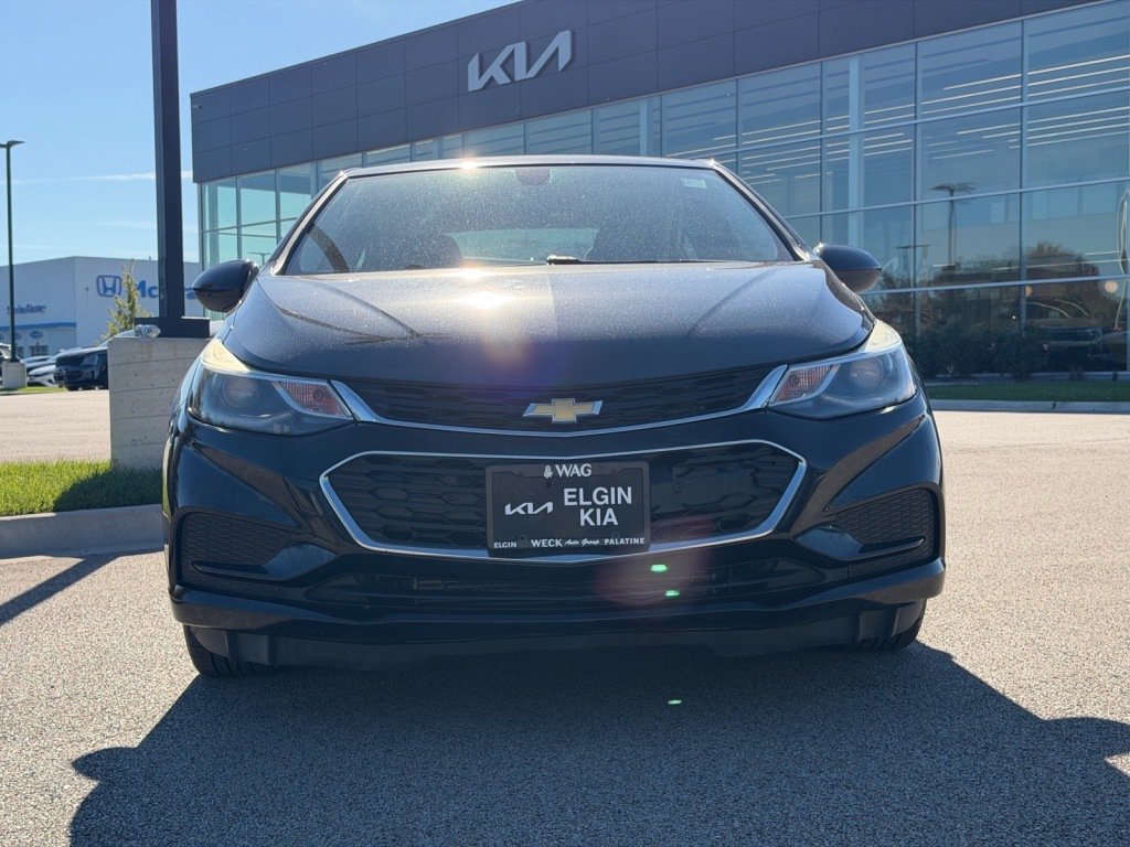 Used 2017 Chevrolet Cruze LT w/ Convenience Package FWD image 2