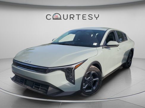 New 2026 Kia K4 LXS image 1