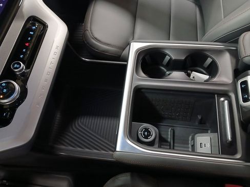 New 2025 Ford Expedition Active image 18