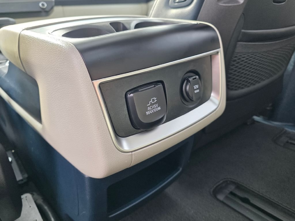 Used 2025 Kia Carnival SX Prestige FWD image 31