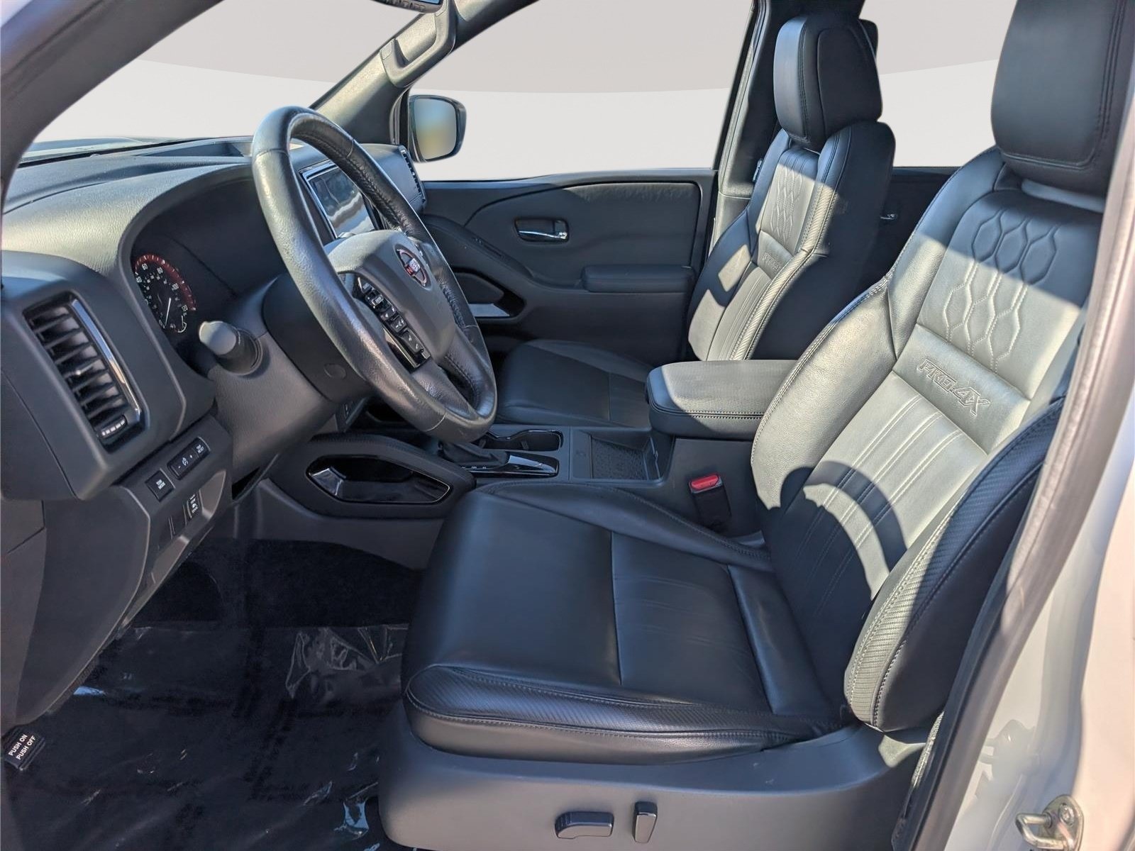 Used 2022 Nissan Frontier PRO-4X w/ Pro-4X Premium Package AWD/4WD image 16