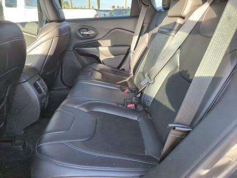 Used 2019 Jeep Cherokee Latitude Plus FWD image 20