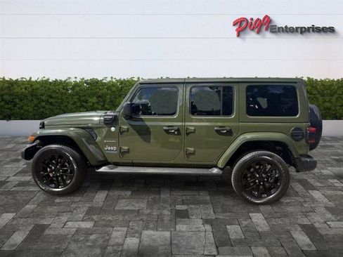 Used 2021 Jeep Wrangler Unlimited Sahara AWD/4WD image 3
