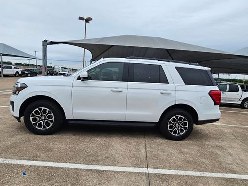 Used 2024 Ford Expedition XLT AWD/4WD image 9