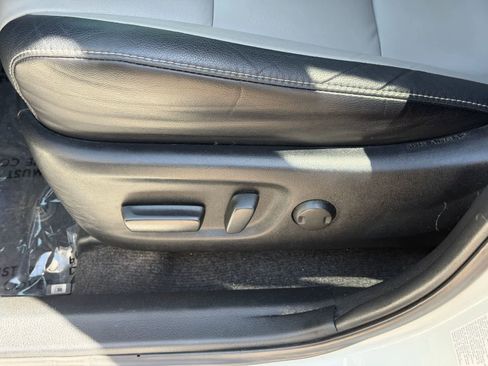 Used 2018 Toyota RAV4 Limited w/ Advanced Technology Package image 15