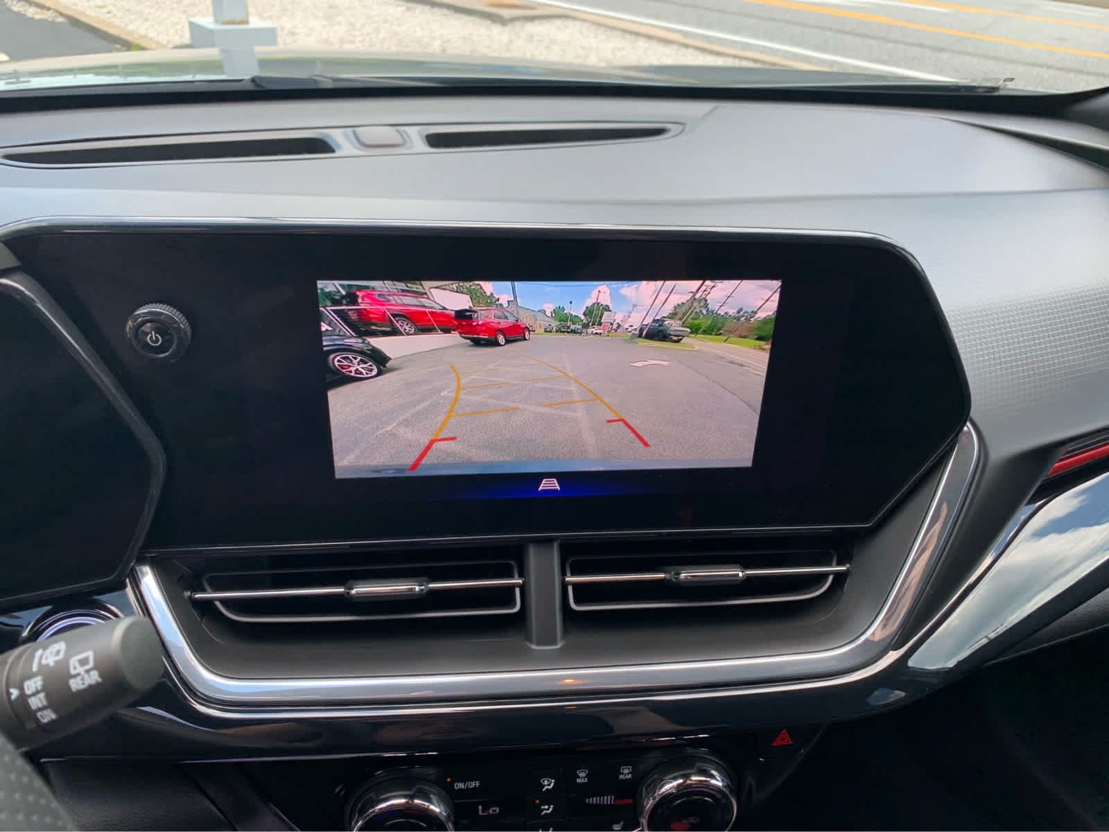 Used 2025 Chevrolet Trax RS w/ Driver Confidence Package FWD image 17