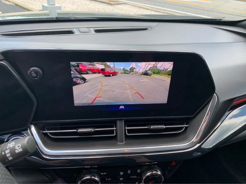 Used 2025 Chevrolet Trax RS w/ Driver Confidence Package FWD image 17