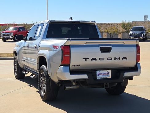 Used 2024 Toyota Tacoma TRD Sport AWD/4WD image 6