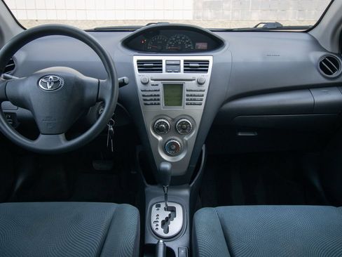 Used 2010 Toyota Yaris Sedan FWD image 30