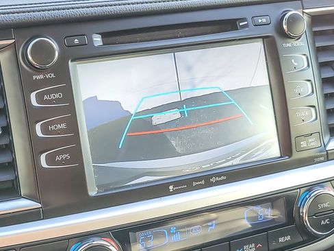 Used 2019 Toyota Highlander XLE image 15