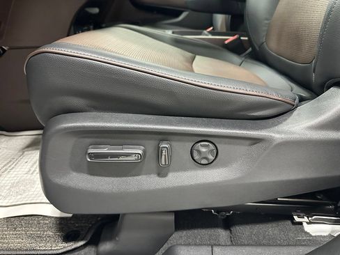Used 2025 Honda Odyssey Elite image 12