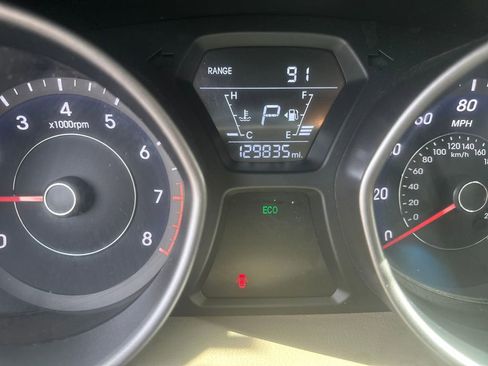 Used 2014 Hyundai Elantra SE w/ Option Group 02 FWD image 13