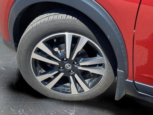 Used 2019 Nissan Kicks FWD image 29