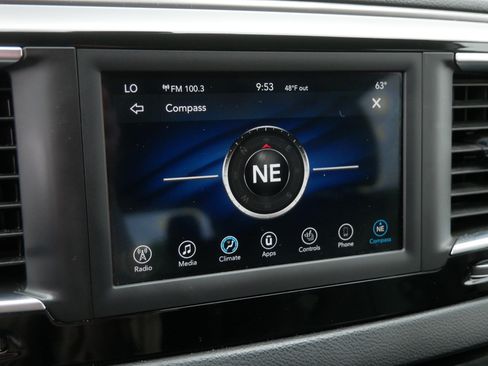 Used 2020 Chrysler Pacifica Touring-L FWD image 33