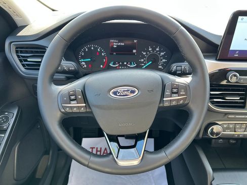 Used 2022 Ford Escape SE w/ SE Sport Appearance Package image 16