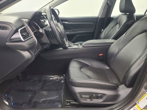 Used 2018 Toyota Camry XSE image 23
