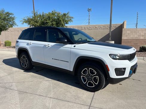 Used 2023 Jeep Grand Cherokee Trailhawk w/ Luxury Tech Group III AWD/4WD image 5