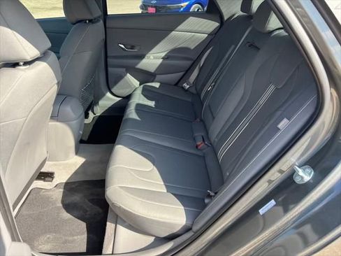 Used 2025 Hyundai Elantra SEL image 22