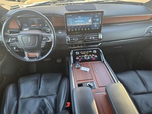 Used 2024 Lincoln Navigator Reserve image 9