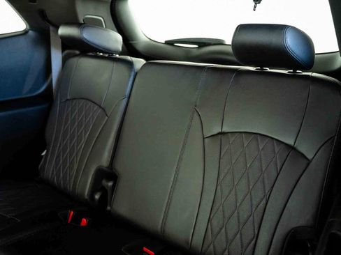 Used 2023 Buick Enclave Avenir image 28