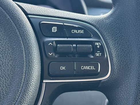 Used 2017 Kia Niro LX image 30