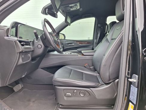 Used 2023 Cadillac Escalade ESV Luxury RWD image 12