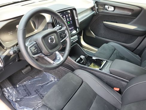 Certified 2023 Volvo XC40 Recharge Ultimate AWD/4WD image 10