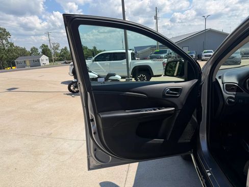 Used 2017 Dodge Journey Crossroad FWD image 13
