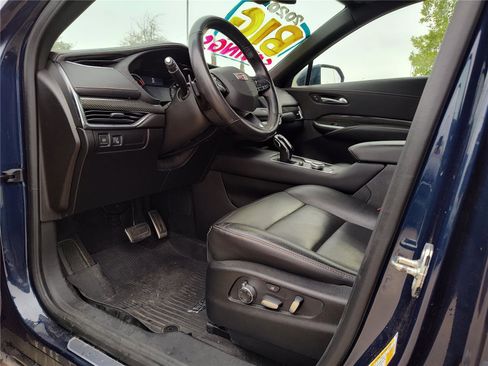 Used 2020 Cadillac XT4 Sport image 2