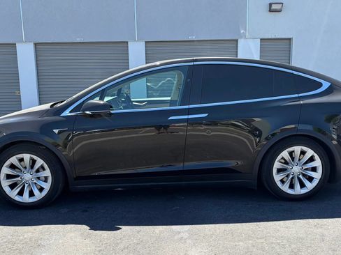 Used 2016 Tesla Model X 75D AWD/4WD image 2