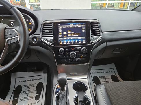 Certified 2021 Jeep Grand Cherokee Laredo X image 22