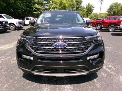 Used 2023 Ford Explorer XLT w/ Equipment Group 202A AWD/4WD image 3
