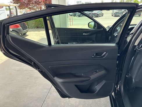 Used 2025 Nissan Altima 2.5 SV FWD image 17