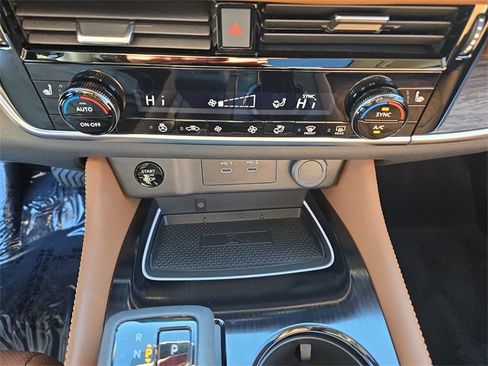 Used 2024 Nissan Rogue Platinum image 27