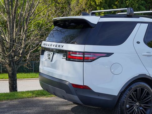 Used 2018 Land Rover Discovery HSE Luxury AWD/4WD image 11