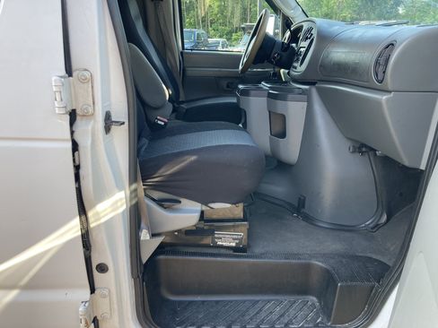 Used 2005 Ford E-350 and Econoline 350 Extended Super Duty RWD image 25