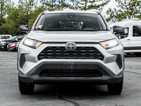 Used 2021 Toyota RAV4 LE image 4