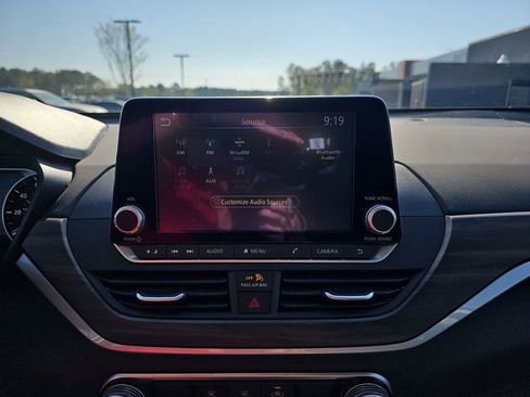 Used 2025 Nissan Altima 2.5 SV image 25